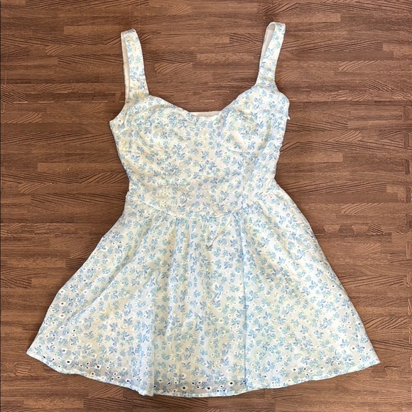 Princess Polly Dresses & Skirts - PRINCESS POLLY WHITE AND BLUE FLORAL MINI DRESS SIZE 2